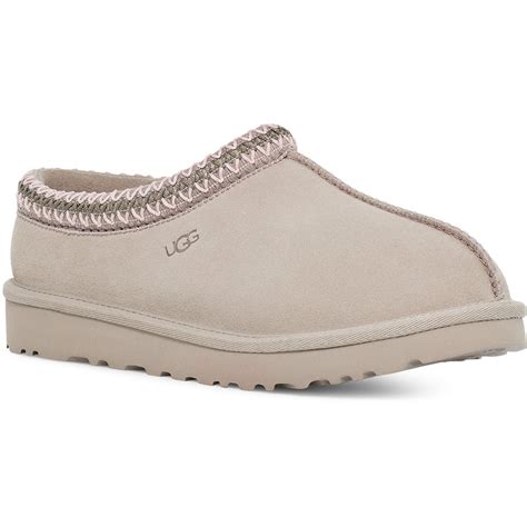 Find Your Perfect Pair: A Guide to Choosing the Right Size of Ugg Amulet of Comfort Slippers